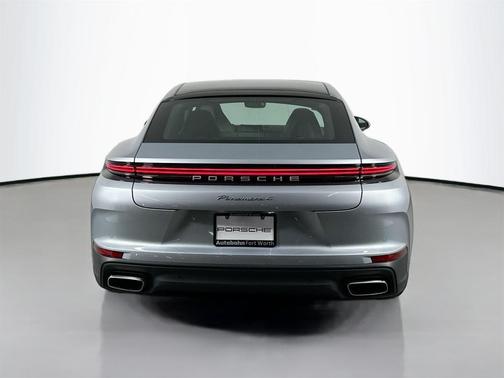 2025 Porsche Panamera 4