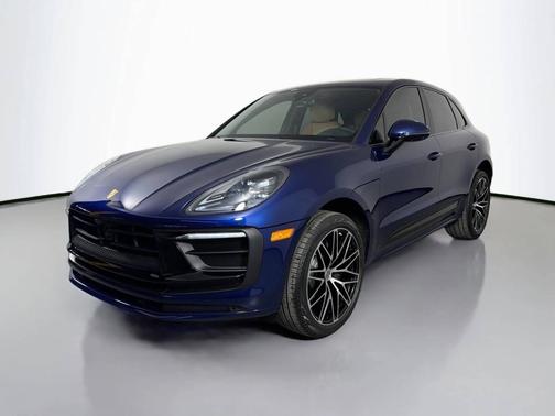 Gentian Blue Metallic 2026 Porsche Macan