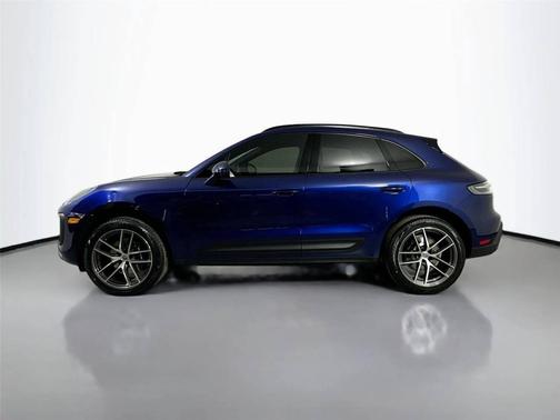 Gentian Blue Metallic 2026 Porsche Macan