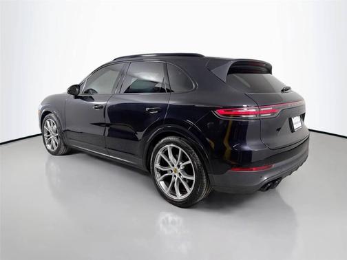 Jet Black Metallic 2022 Porsche Cayenne
