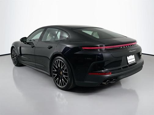 2026 Porsche Panamera 4