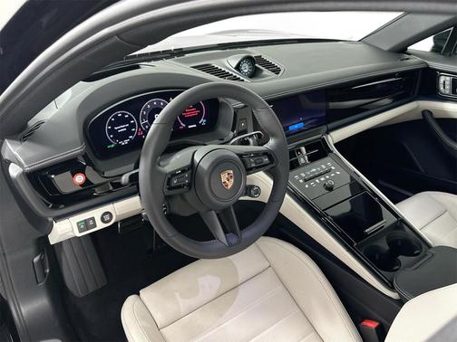 2026 Porsche Panamera 4