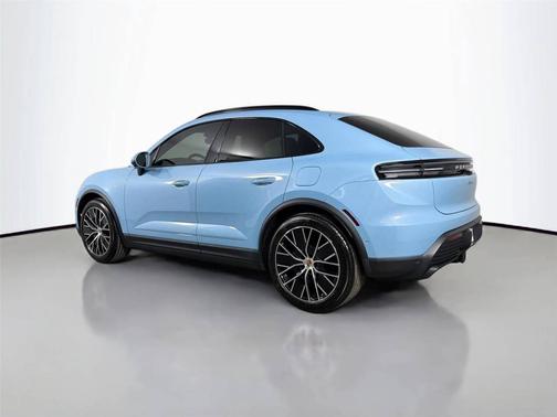 Frozen Blue Metallic 2026 Porsche Macan