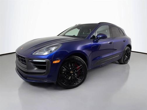 Gentian Blue Metallic 2023 Porsche Macan
