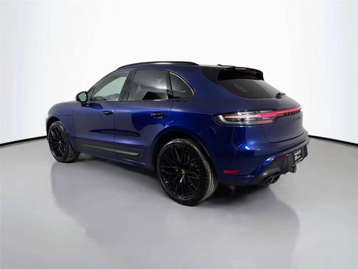 Gentian Blue Metallic 2023 Porsche Macan