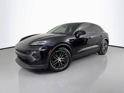 Jet Black Metallic 2026 Porsche Macan