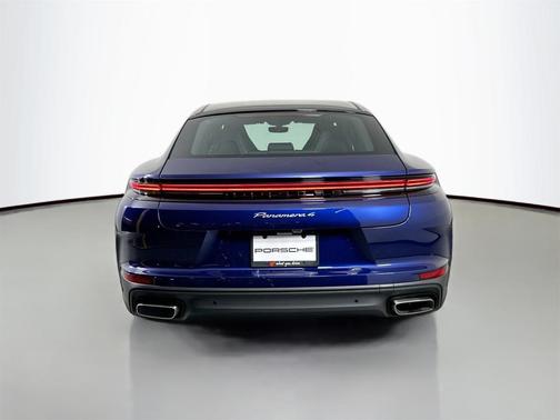 2026 Porsche Panamera 4