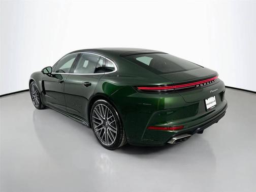 Oak Green Metallic Neo 2026 Porsche Panamera