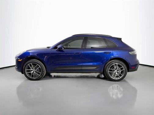 Gentian Blue Metallic 2026 Porsche Macan