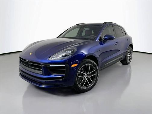 Gentian Blue Metallic 2026 Porsche Macan
