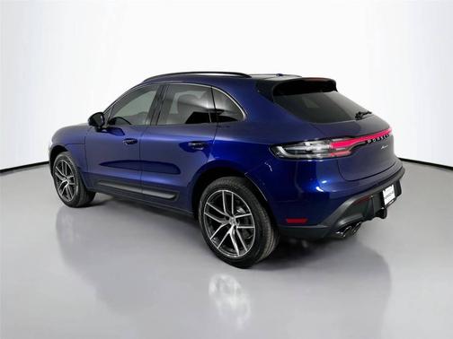 Gentian Blue Metallic 2026 Porsche Macan