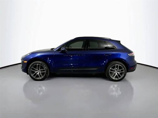 Gentian Blue Metallic 2026 Porsche Macan