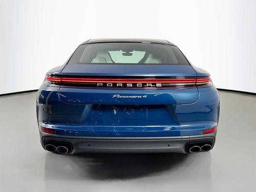 2026 Porsche Panamera 4