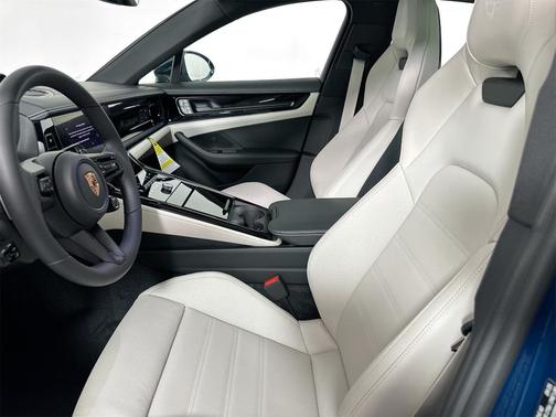 2026 Porsche Panamera 4