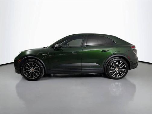 Oak Green Metallic Neo 2026 Porsche Macan