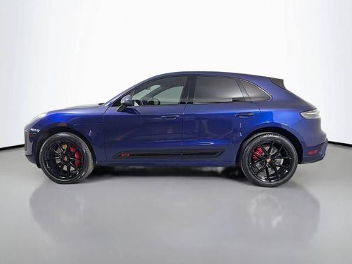 Gentian Blue Metallic 2023 Porsche Macan