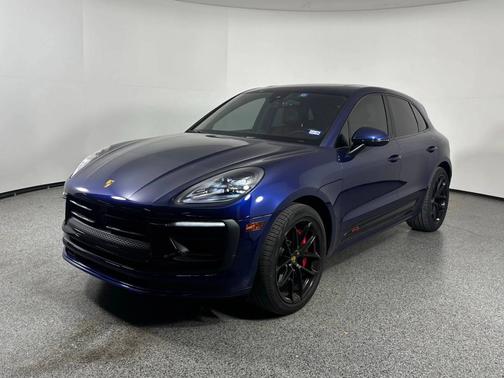 Gentian Blue Metallic 2023 Porsche Macan