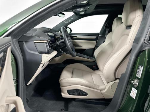 2024 Porsche Macan Turbo