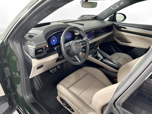 2024 Porsche Macan Turbo
