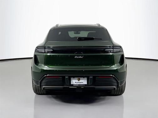 2024 Porsche Macan Turbo