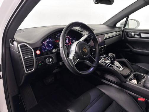 White 2023 Porsche Cayenne Platinum Edition