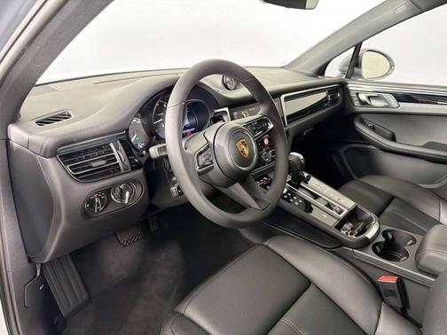 Dolomite Silver Metallic 2026 Porsche Macan