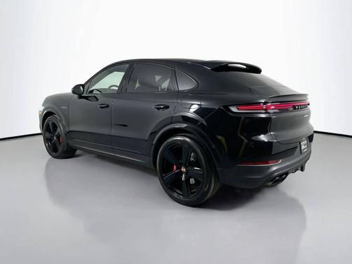 Chromite Black Metallic 2025 Porsche Cayenne