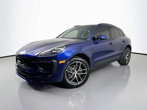 Gentian Blue Metallic 2026 Porsche Macan
