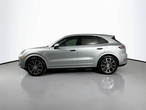 Dolomite Silver Metallic 2026 Porsche Cayenne