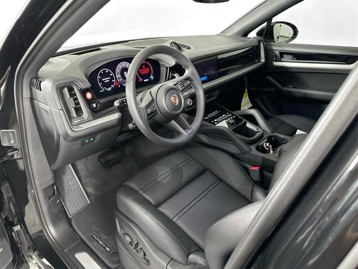 2025 Porsche Cayenne AWD