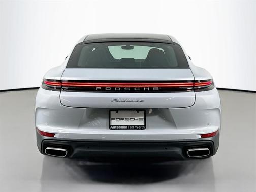 2025 Porsche Panamera 4