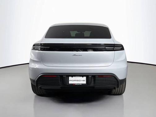 Ice Grey Metallic 2026 Porsche Macan Base