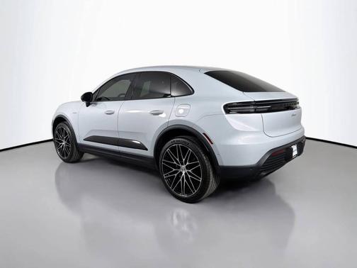 Ice Grey Metallic 2026 Porsche Macan