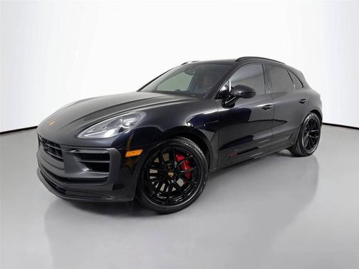 Jet Black Metallic 2023 Porsche Macan