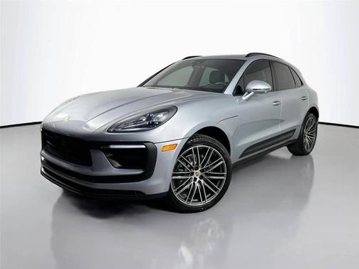 Dolomite Silver Metallic 2026 Porsche Macan