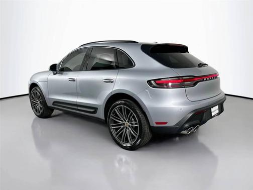 Dolomite Silver Metallic 2026 Porsche Macan