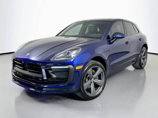 Gentian Blue Metallic 2026 Porsche Macan