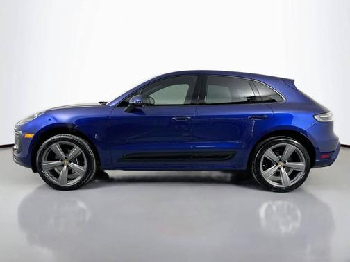 Gentian Blue Metallic 2026 Porsche Macan
