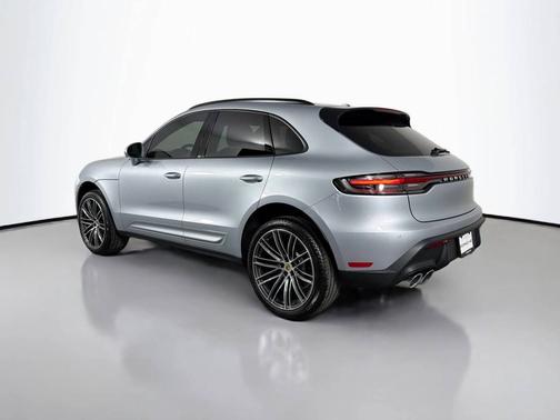 Dolomite Silver Metallic 2026 Porsche Macan