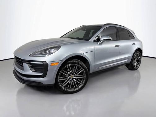 Dolomite Silver Metallic 2026 Porsche Macan