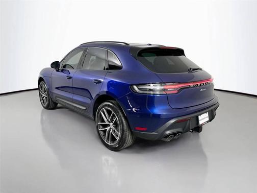 Gentian Blue Metallic 2026 Porsche Macan