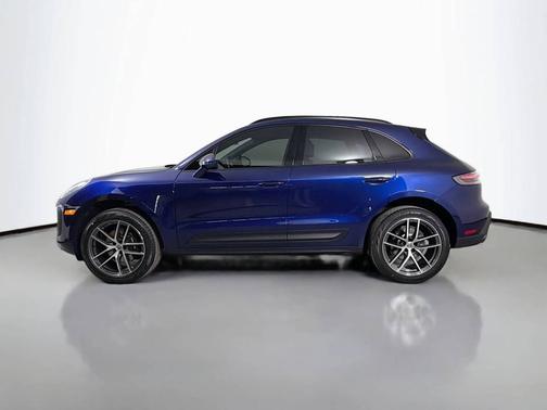 Gentian Blue Metallic 2026 Porsche Macan