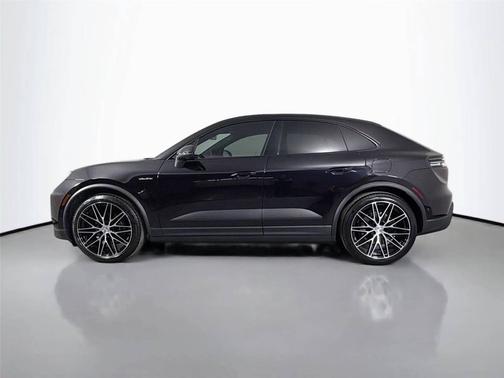 Jet Black Metallic 2026 Porsche Macan