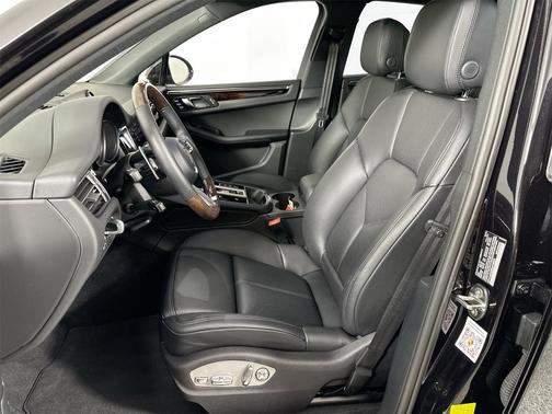 2024 Porsche Macan Base (PDK)