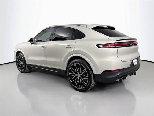 Cashmere Beige Metallic 2026 Porsche Cayenne