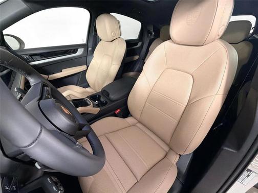 Cashmere Beige Metallic 2026 Porsche Cayenne AWD