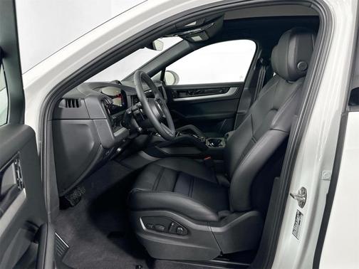2025 Porsche Cayenne AWD