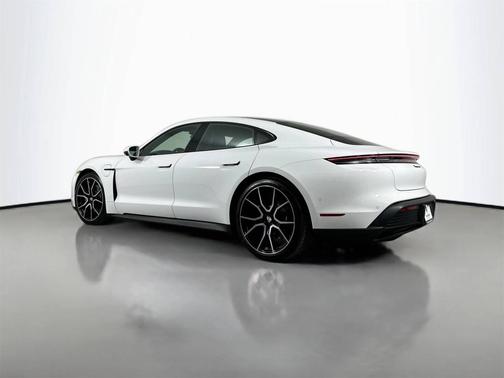 2025 Porsche Taycan 
