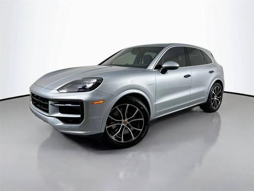 Dolomite Silver Metallic 2026 Porsche Cayenne