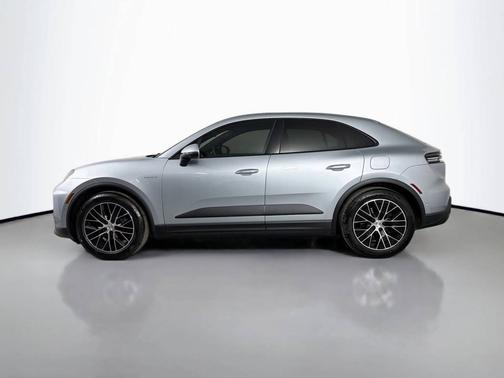 Dolomite Silver Metallic 2026 Porsche Macan